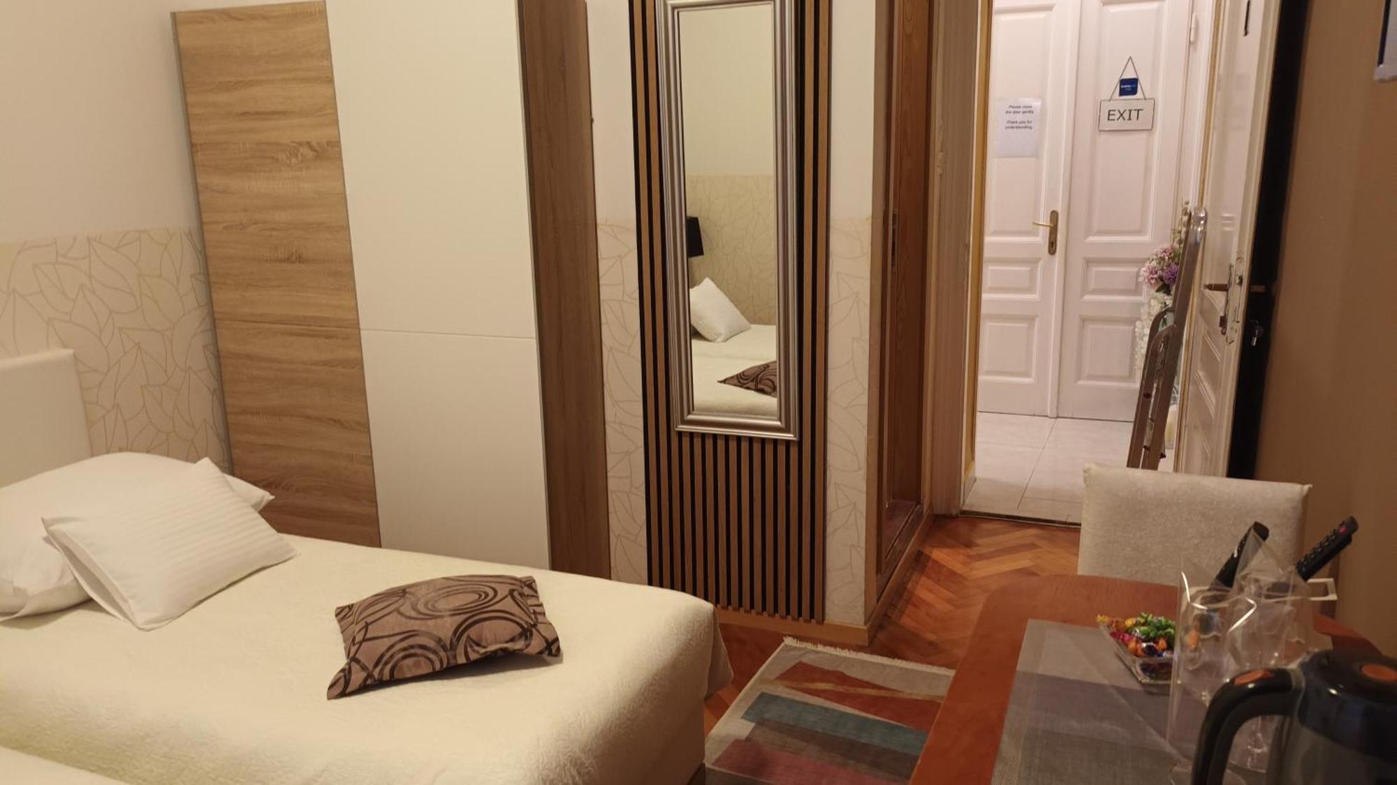 Guesthouse Vrlic Split Buitenkant foto