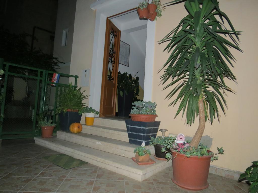 Guesthouse Vrlic Split Buitenkant foto