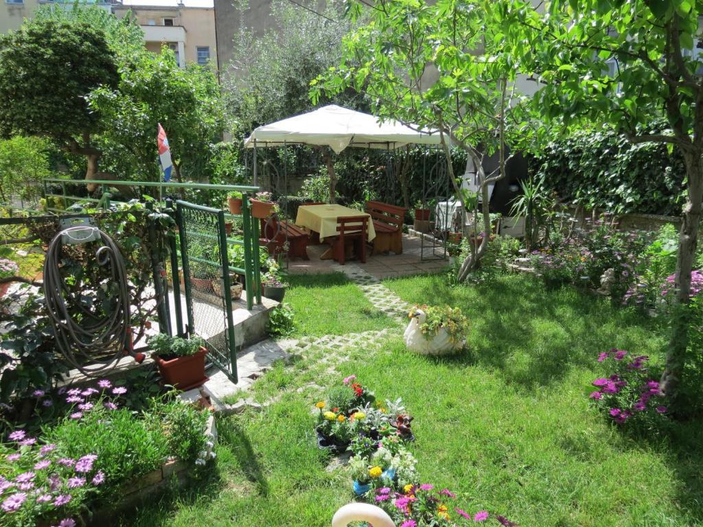 Guesthouse Vrlic Split Buitenkant foto